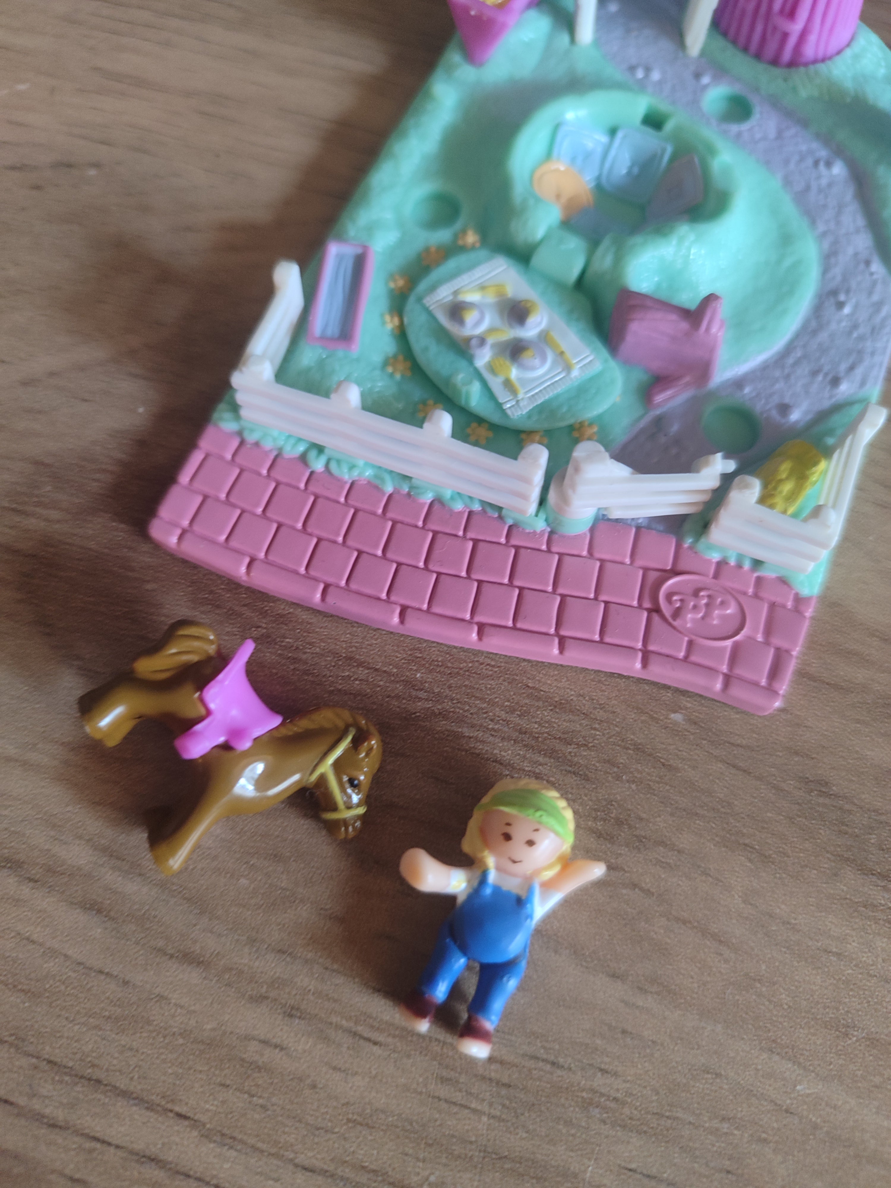 polly pocket climbing tree play 1994