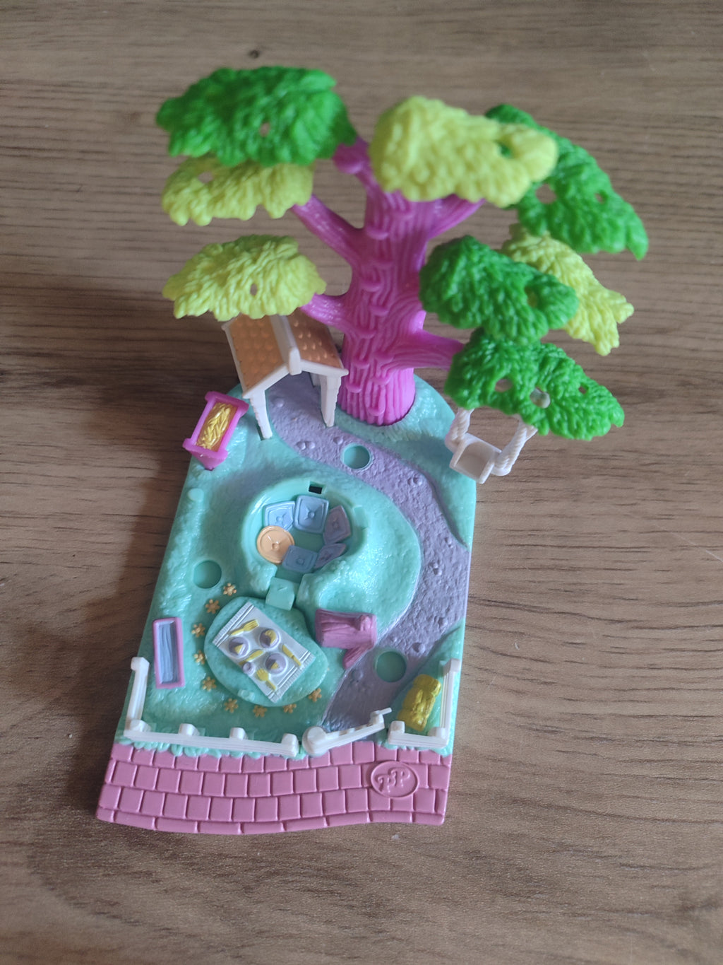 polly pocket climbing tree play 1994