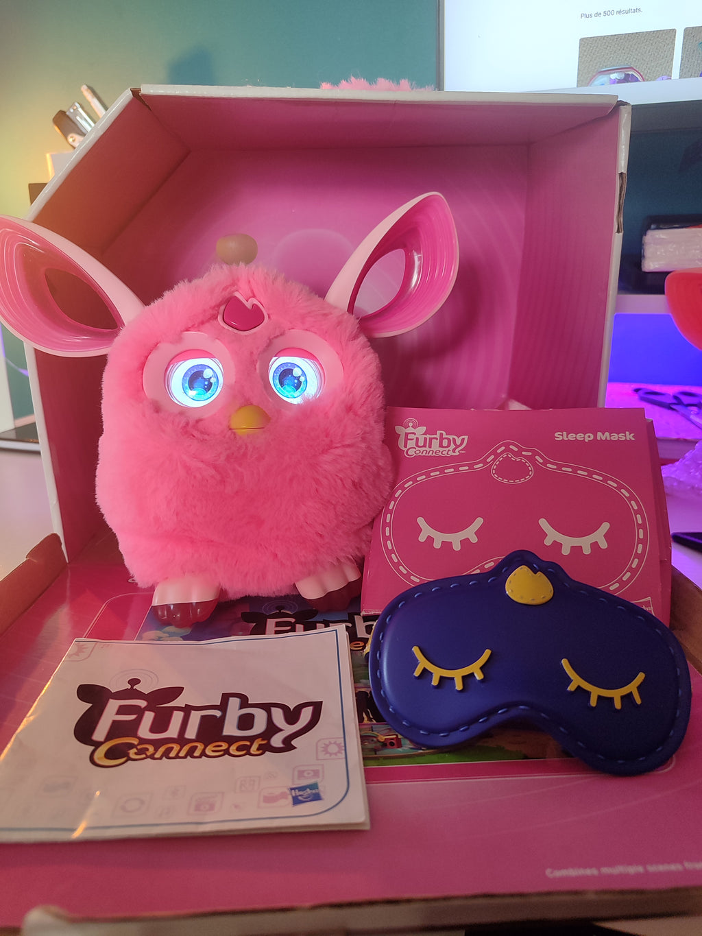 Furby rose en boîte