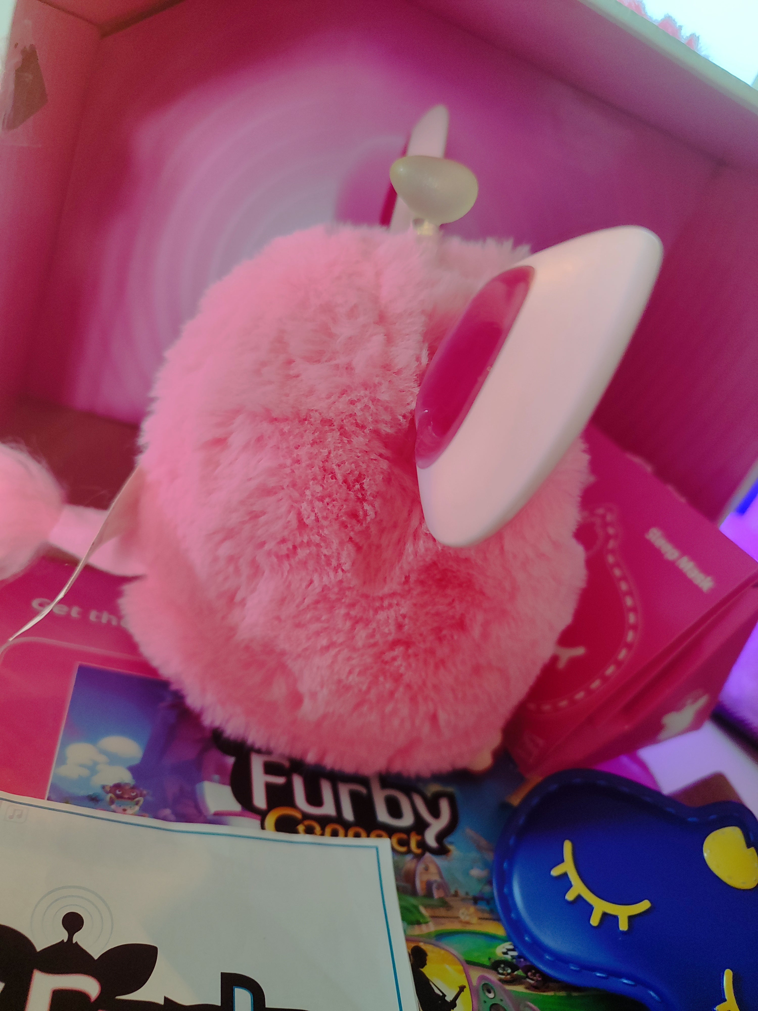 Furby rose en boîte