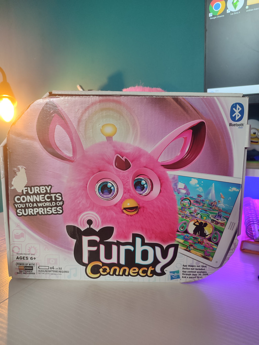Furby rose en boîte