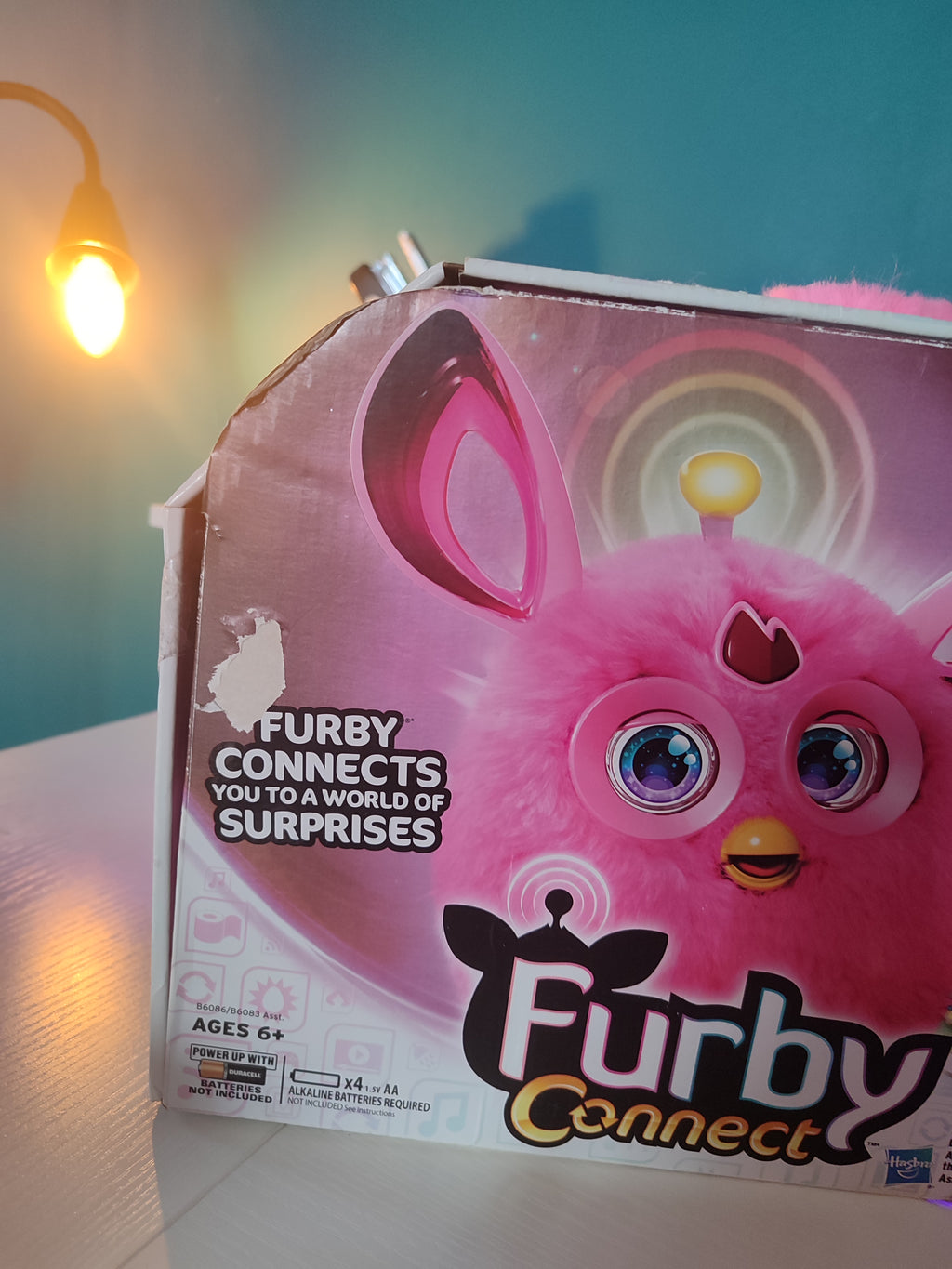 Furby rose en boîte
