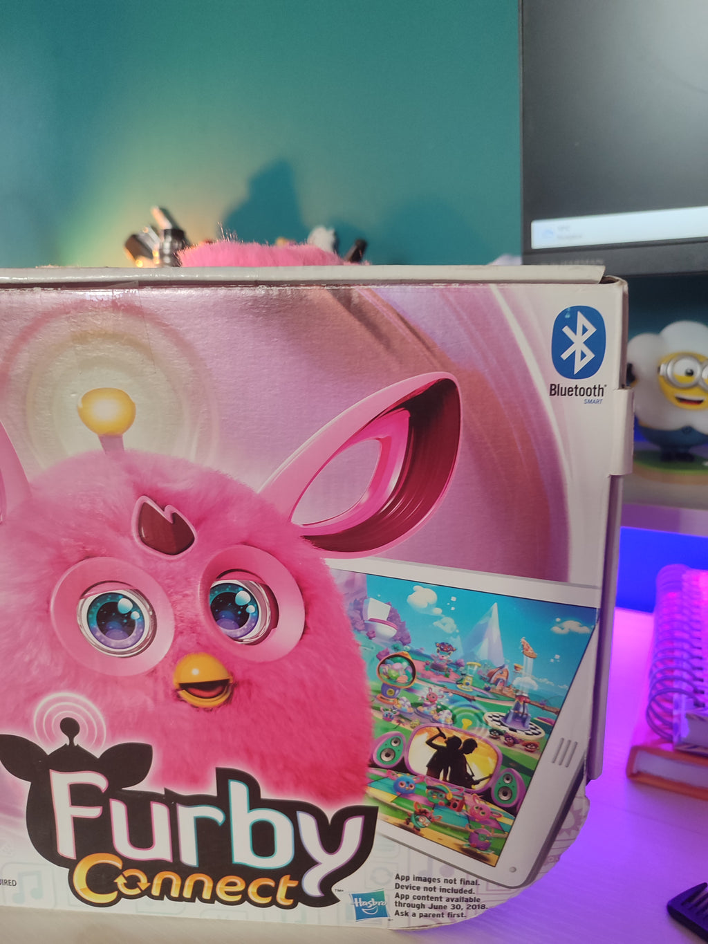 Furby rose en boîte