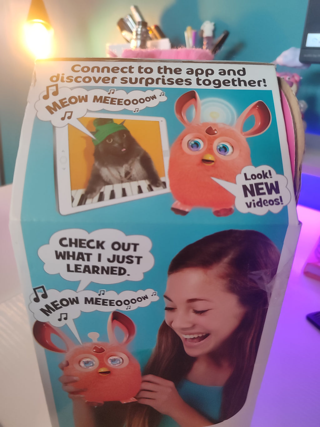 Furby rose en boîte