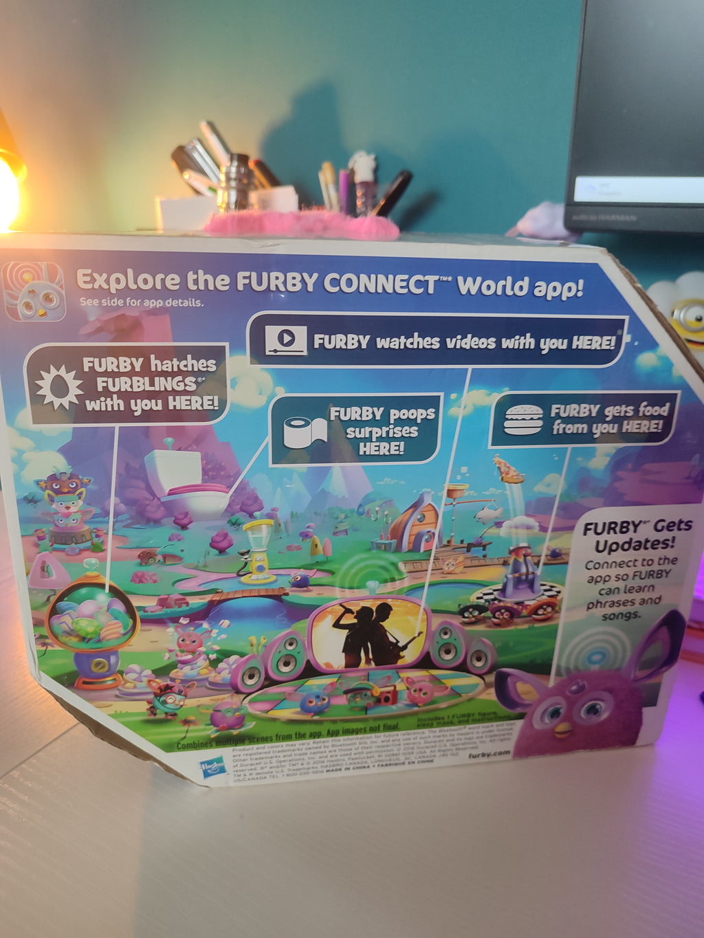 Furby rose en boîte