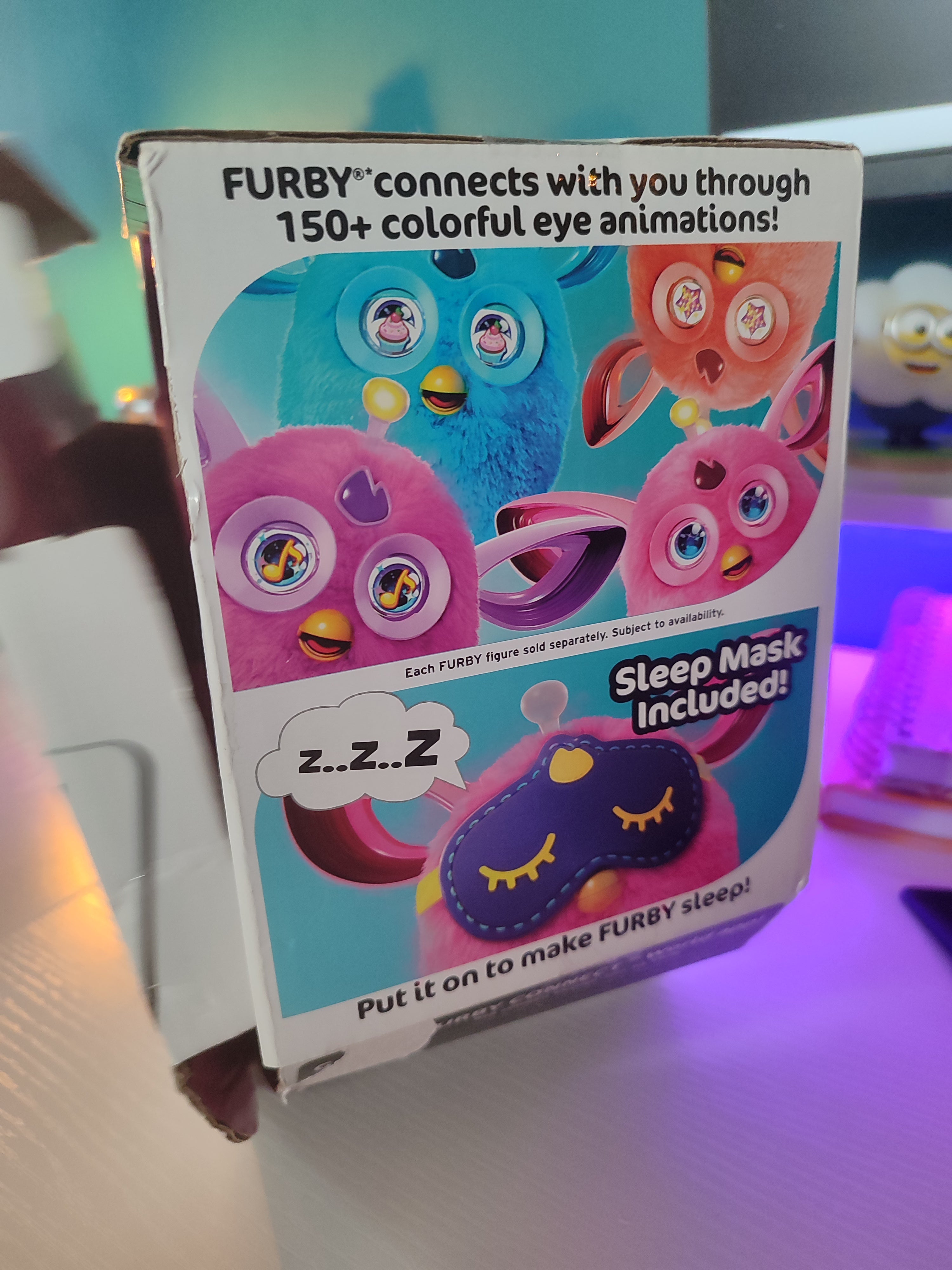 Furby rose en boîte